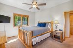 Queen bedroom with pull out trundle bed 